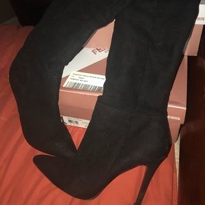 THIGH HIGH SUEDE BOOTS